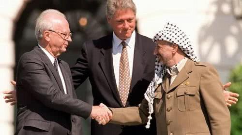 Prime minister Yitzhak Rabin and PLO Chairman Yasser Arafat with Bill Clinton